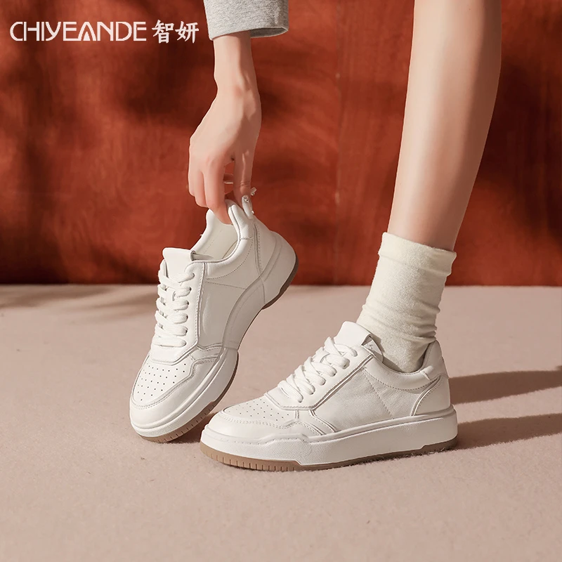 休闲平底小白鞋2025女款夏秋季低帮薄款网红厚底百搭透气板鞋