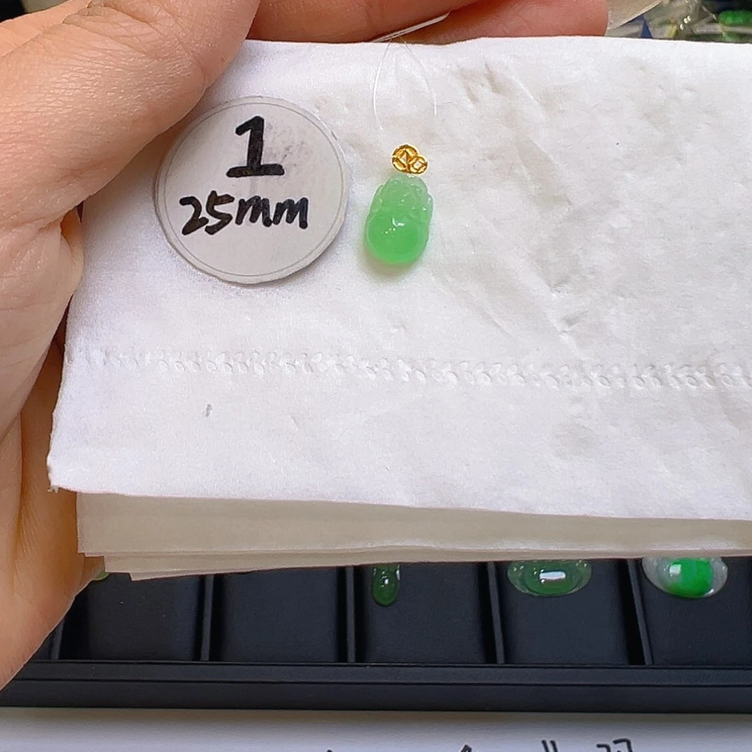 翡翠颈饰18K金镶嵌翡翠