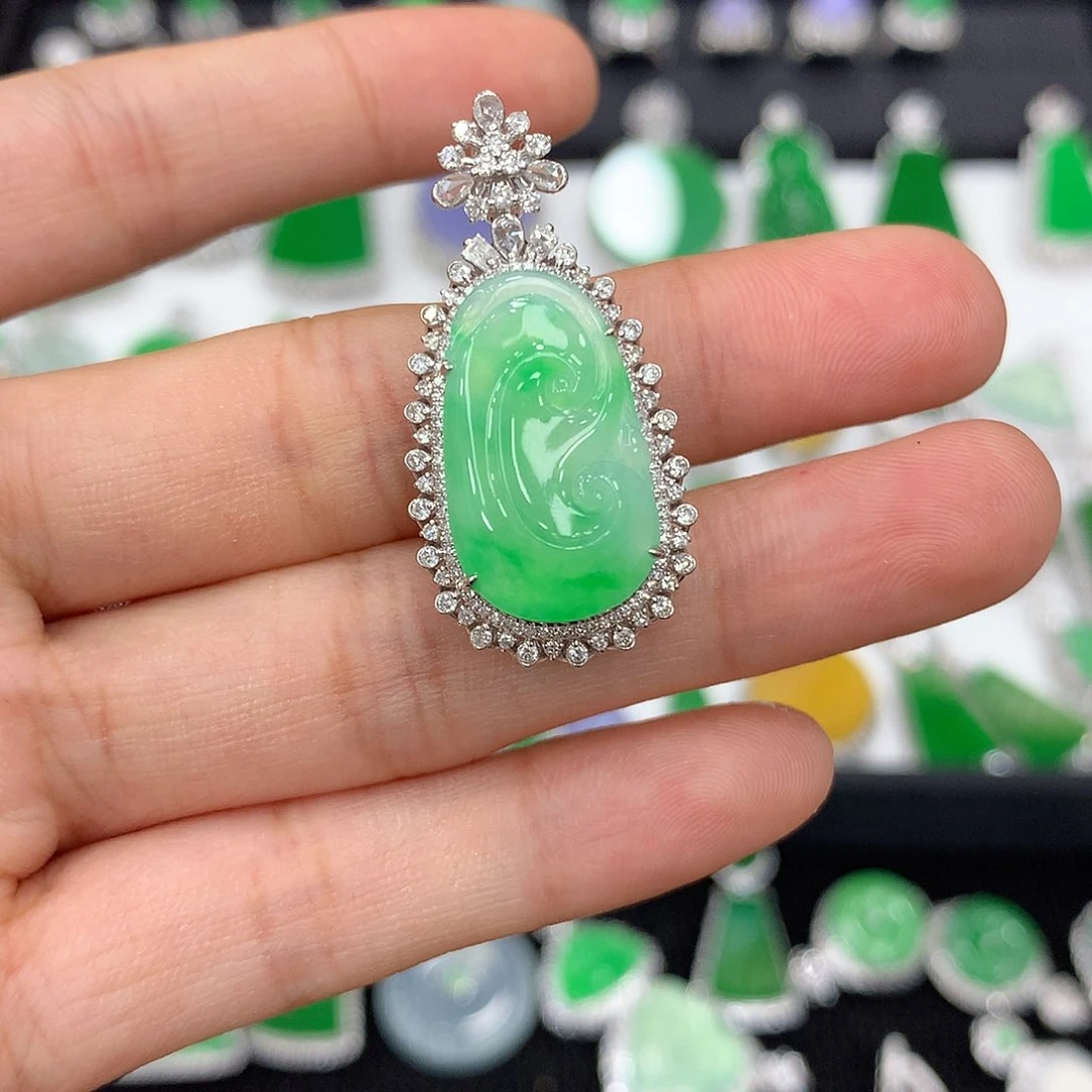 【闪购商品】翡翠吊坠(不含链)18K金镶嵌如意