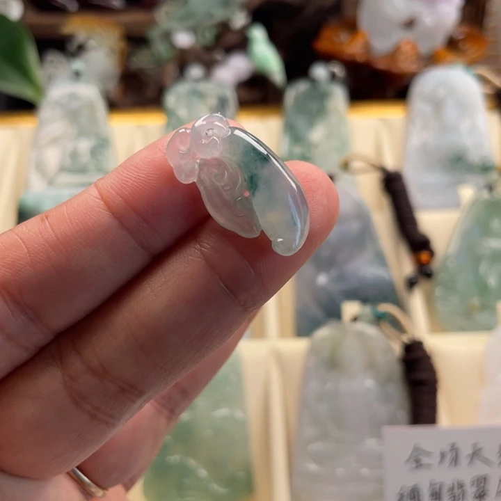 翡翠未镶嵌颈饰玉