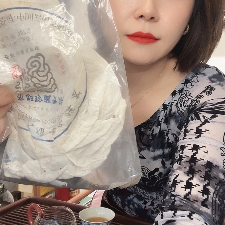 紫砂茶壶布朗珍藏青饼 357克