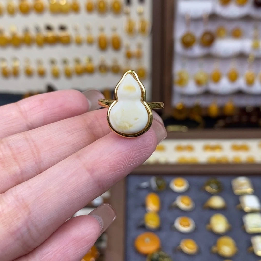 裸石琥珀未镶嵌成品