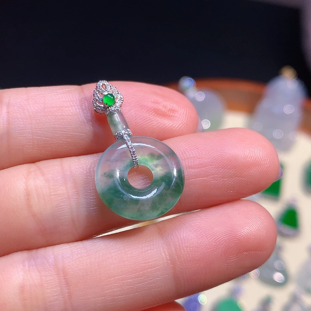 翡翠吊坠(不含链)18K金镶嵌