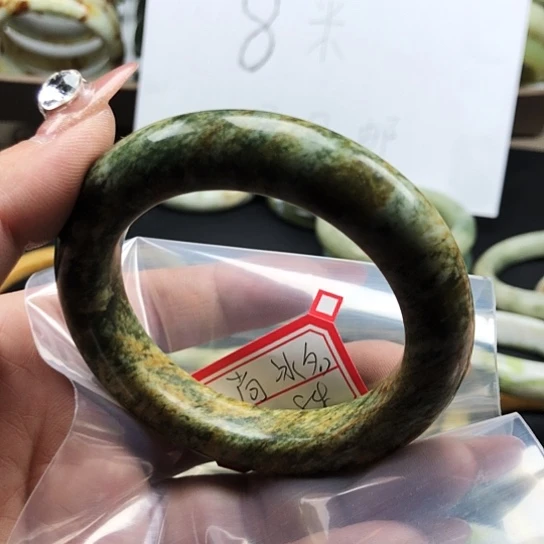 蛇纹石玉手镯未镶嵌尚**茹