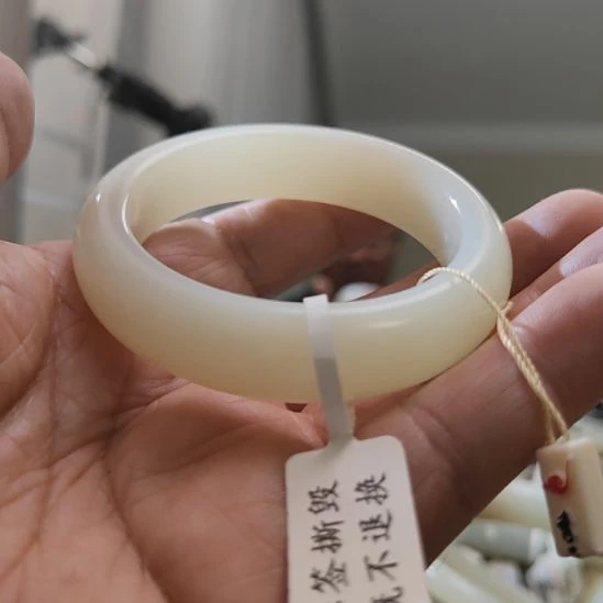 *****和田玉未镶嵌手镯