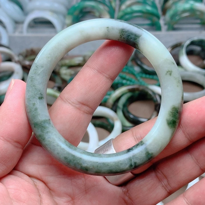 独山玉未镶嵌手镯