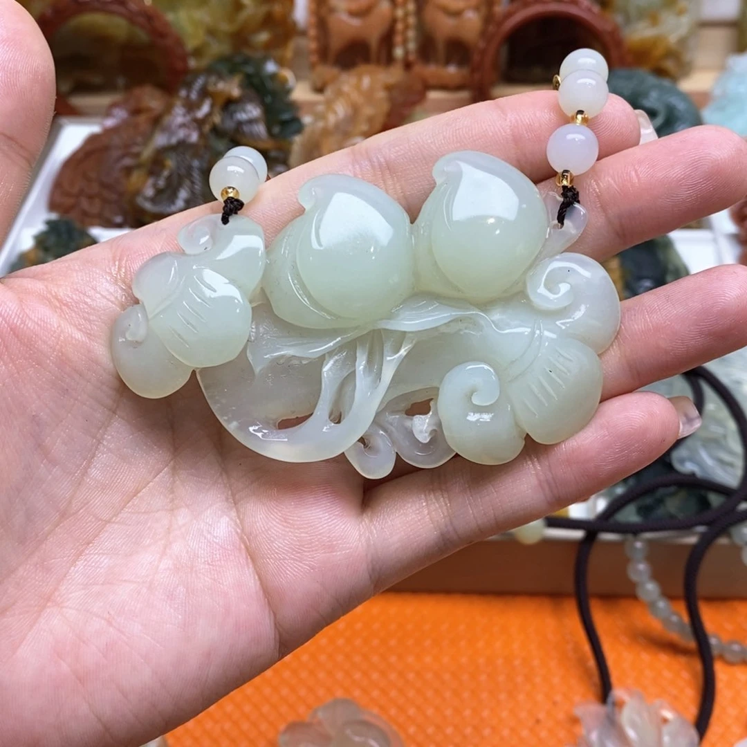 蛇纹石玉颈饰未镶嵌异*