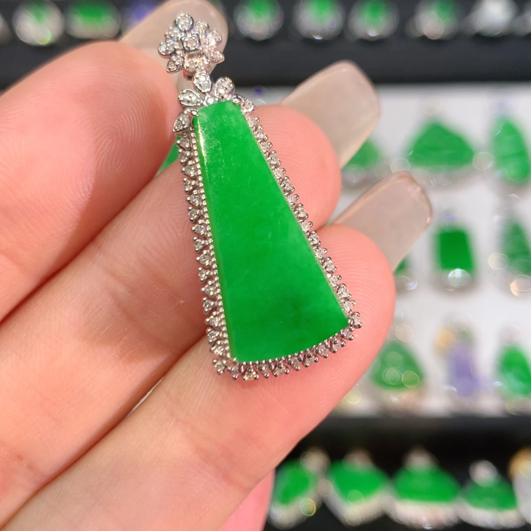 翡翠18K金镶嵌颈饰