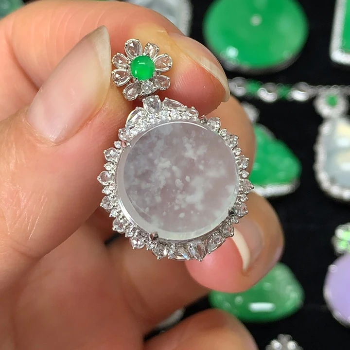 【闪购商品】翡翠18K金镶嵌颈饰吊坠