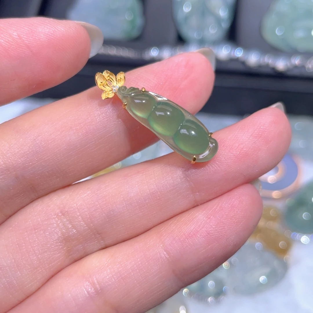 颈饰18K金镶嵌翡翠翡翠