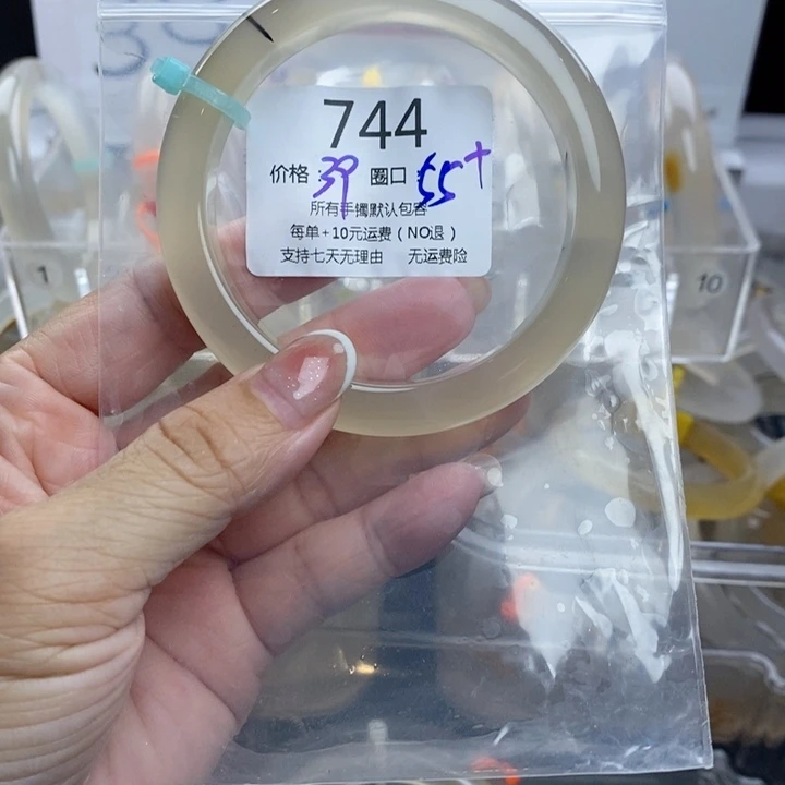 少***我玛瑙/玉髓未镶嵌手镯744