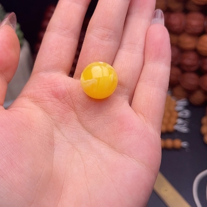 猴头核桃吊坠黄佩诗