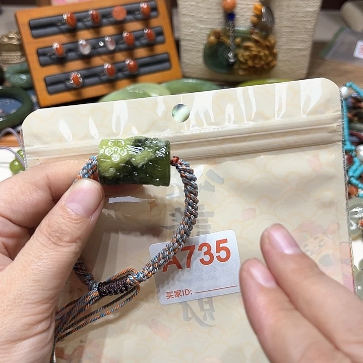 蛇纹石玉手镯未镶嵌琪***?