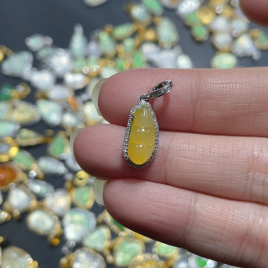 翡翠颈饰18K金镶嵌天然翡翠18kA货