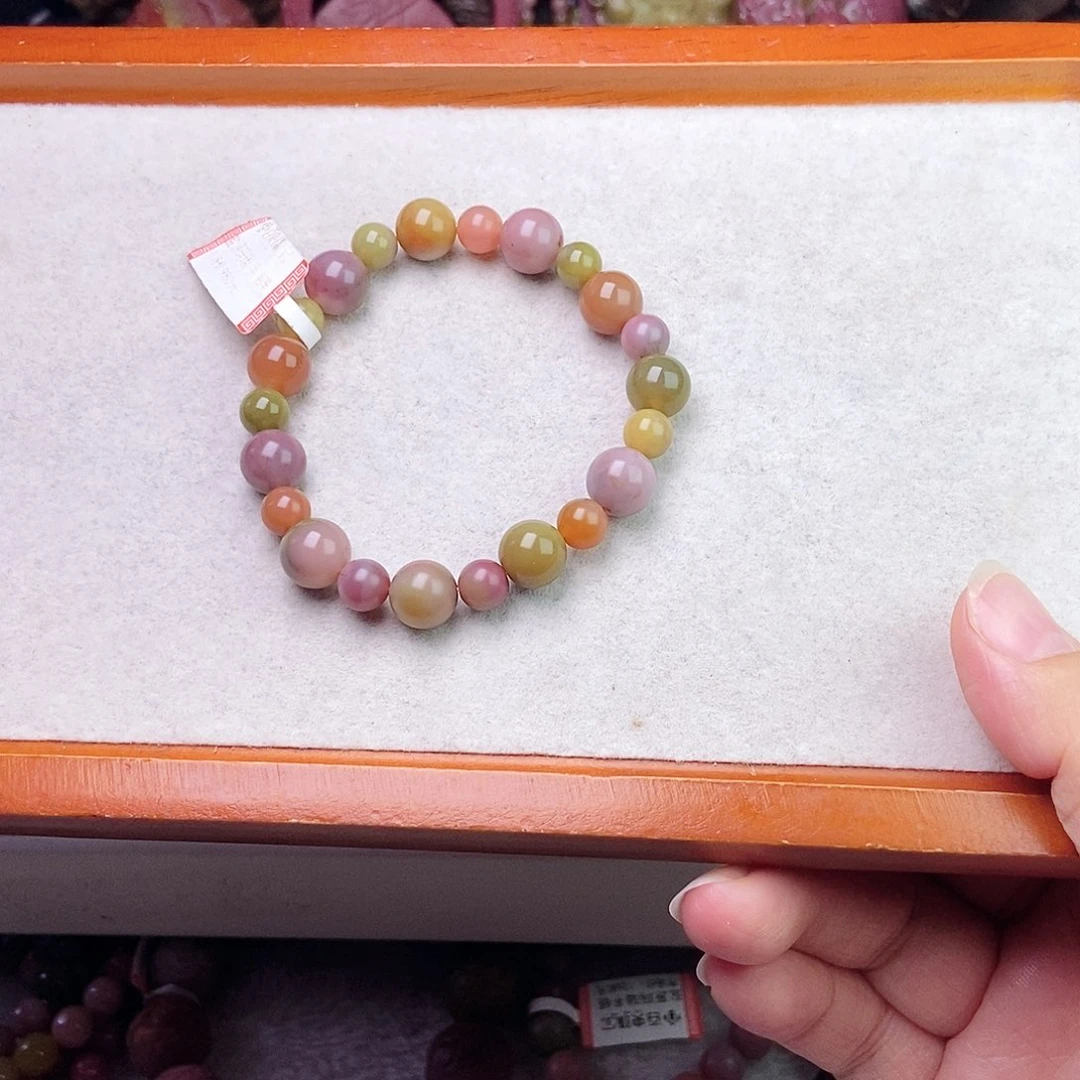 颈饰未镶嵌石英质玉（盐源）