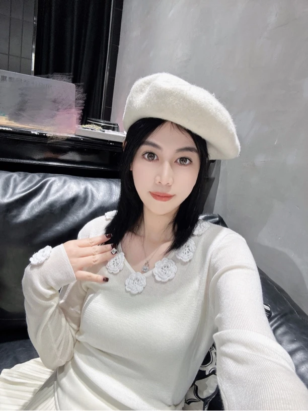 V领玫瑰花女神打底衫