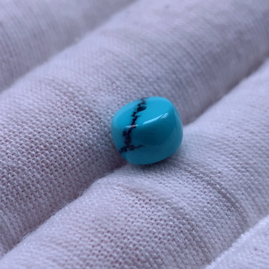 绿松石未镶嵌珠宝奇石直径8.1×5.7mm
