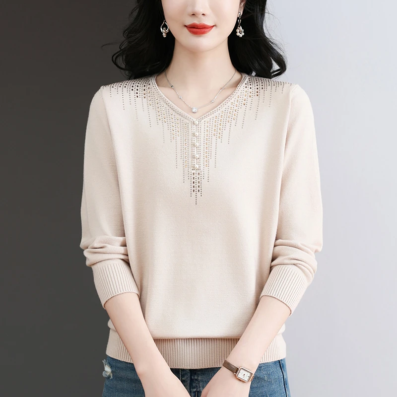 大码女装春秋时尚减龄长袖针织上衣女宽松显瘦洋气V领烫钻打底衫