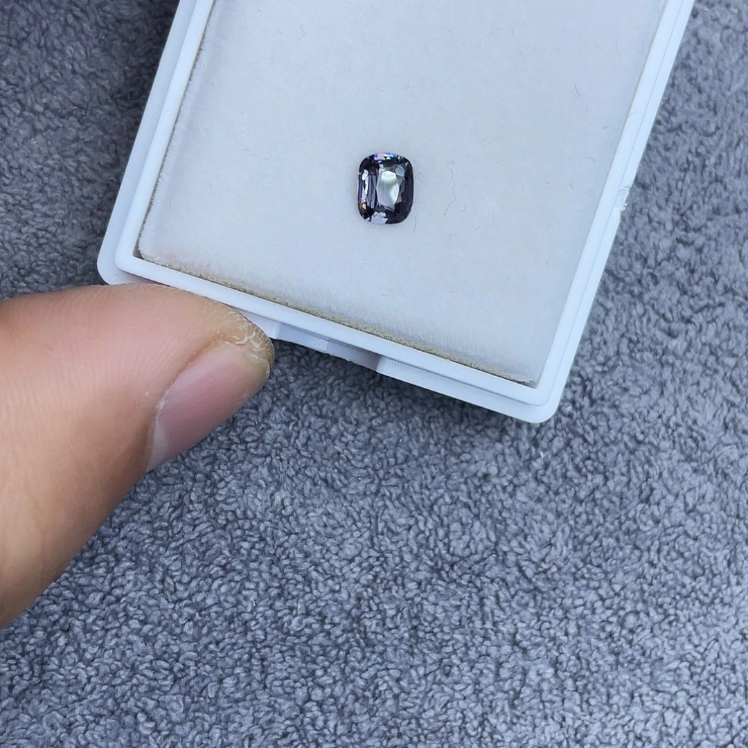尖晶石裸石0.52Ct。