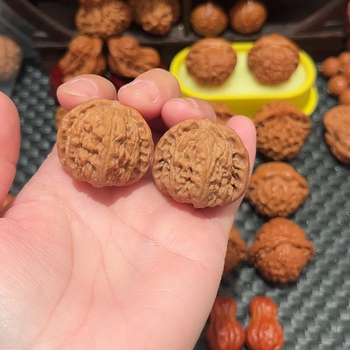 月***บ文玩核桃把件球白