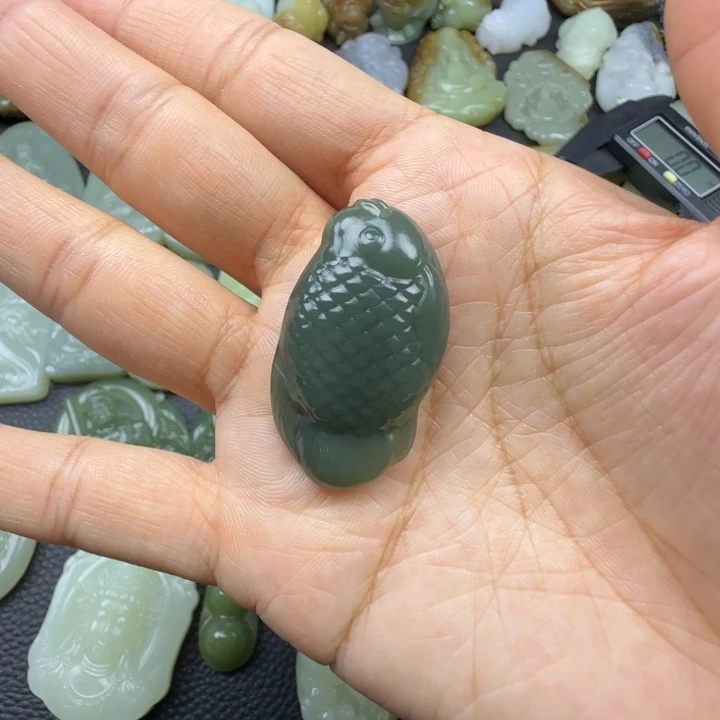 和田玉未镶嵌珠宝奇石