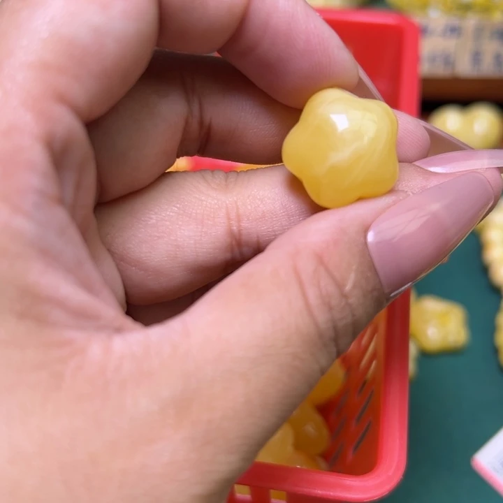 蜜蜡未镶嵌珠宝奇石