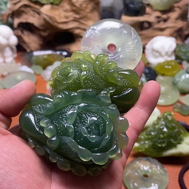 蛇纹石玉手把件未镶嵌果*