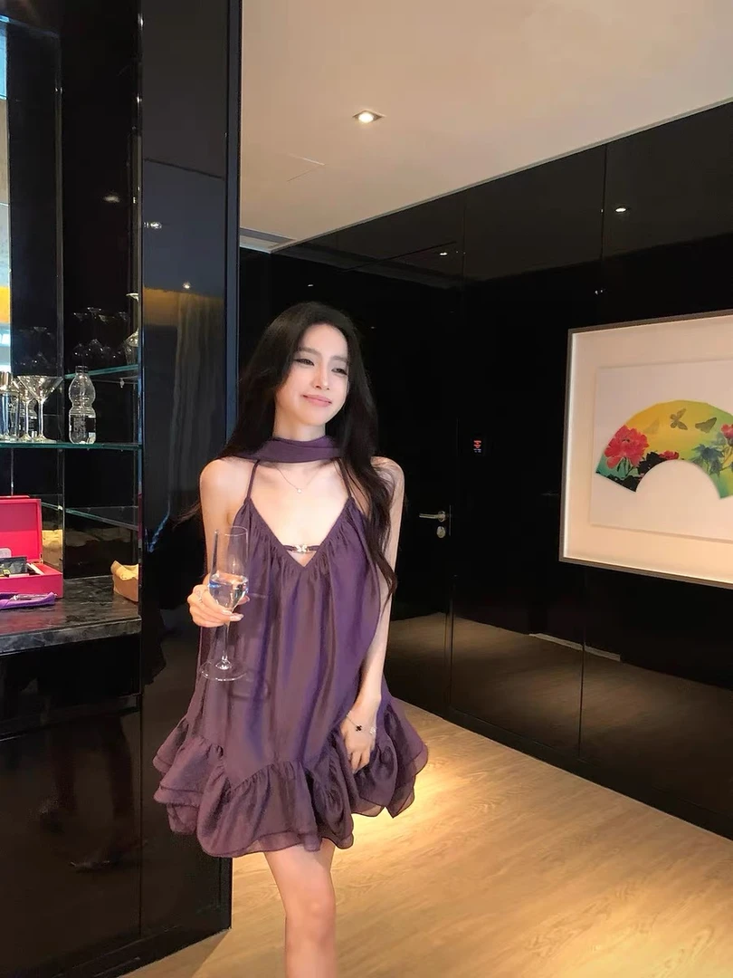 夏季时尚新款纯欲风2025年流行网红裙子韵味辣妹显瘦吊带连衣裙