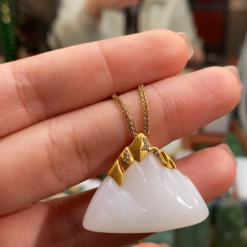 【闪购商品】颈饰18K金镶嵌和田玉