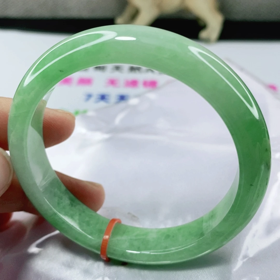 翡翠手镯未镶嵌56.6圈口