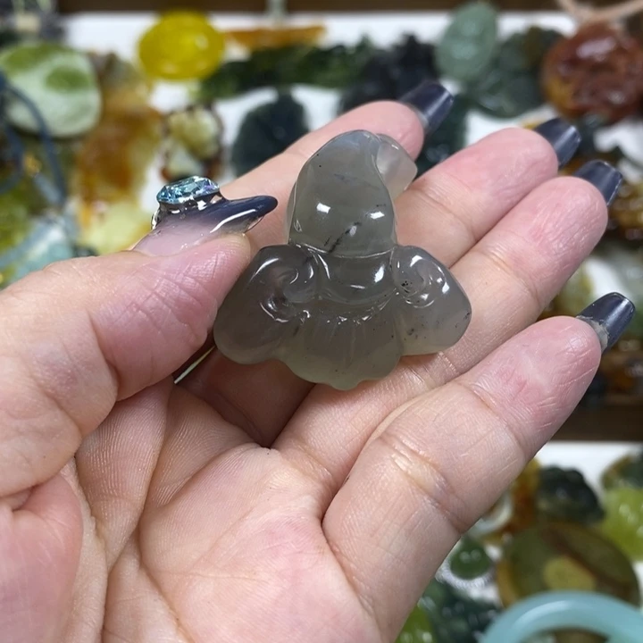未镶嵌蛇纹石玉吊坠