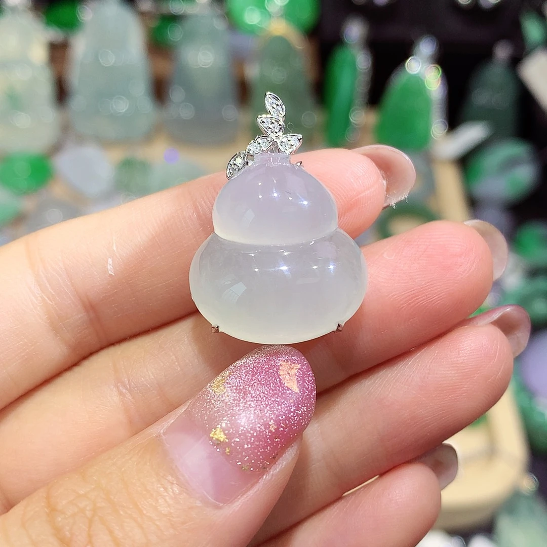 颈饰18K金镶嵌翡翠葫芦