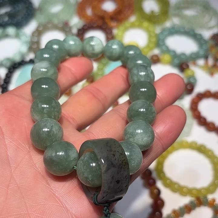 蛇纹石玉未镶嵌手持