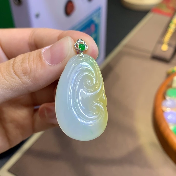 颈饰18K金镶嵌翡翠翡翠