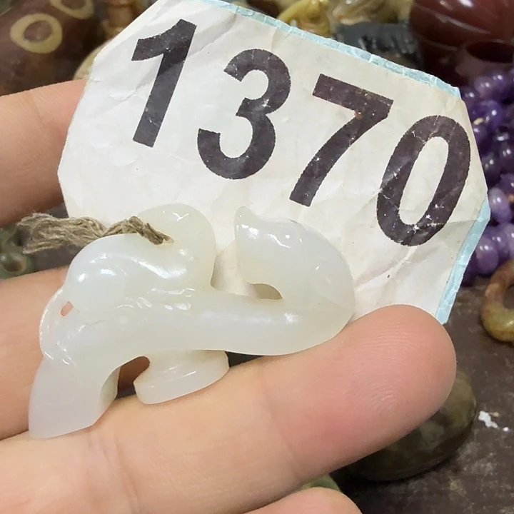 小***牛和田玉未镶嵌颈饰