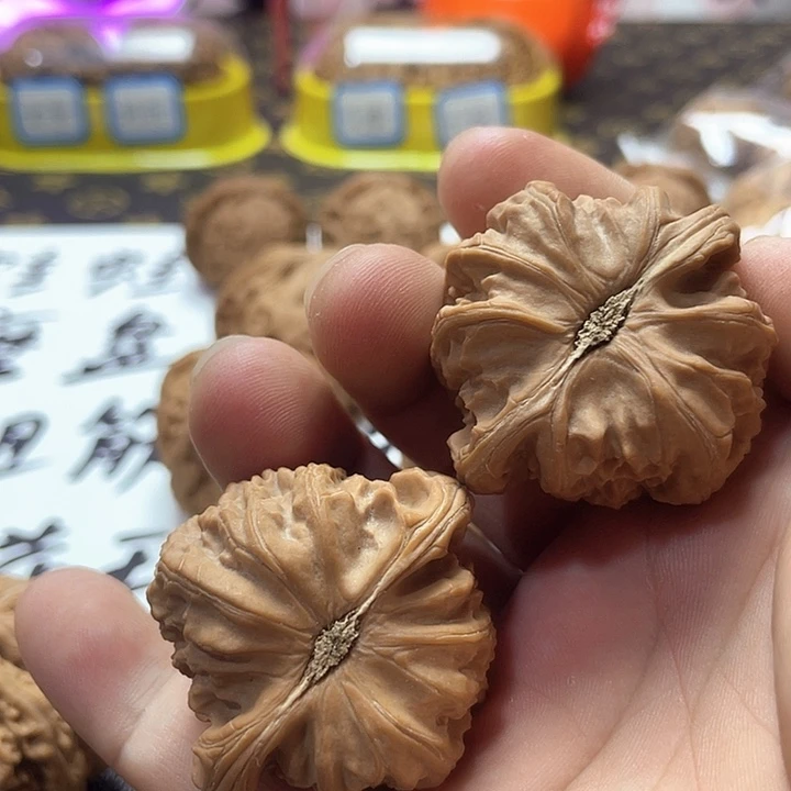 Z***Z文玩核桃吊坠狮子