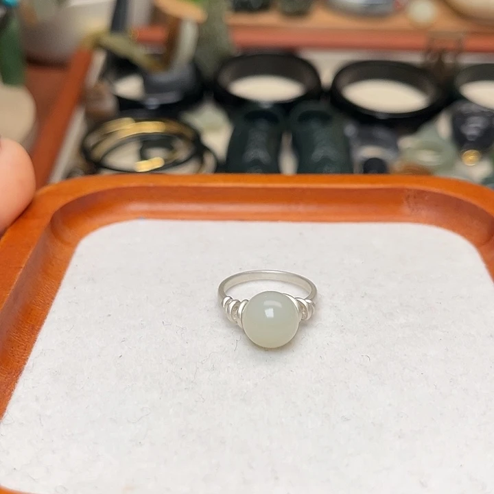 咿***呀和田玉未镶嵌颈饰