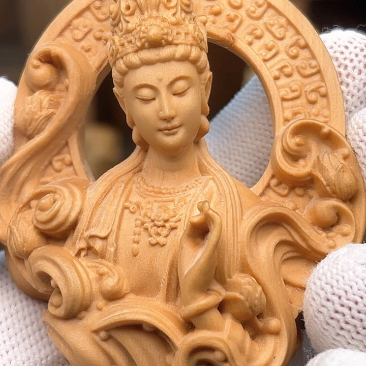 木黄杨木水月观音菩萨挂件