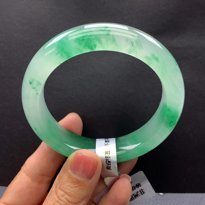 Y***～石英质玉未镶嵌手镯