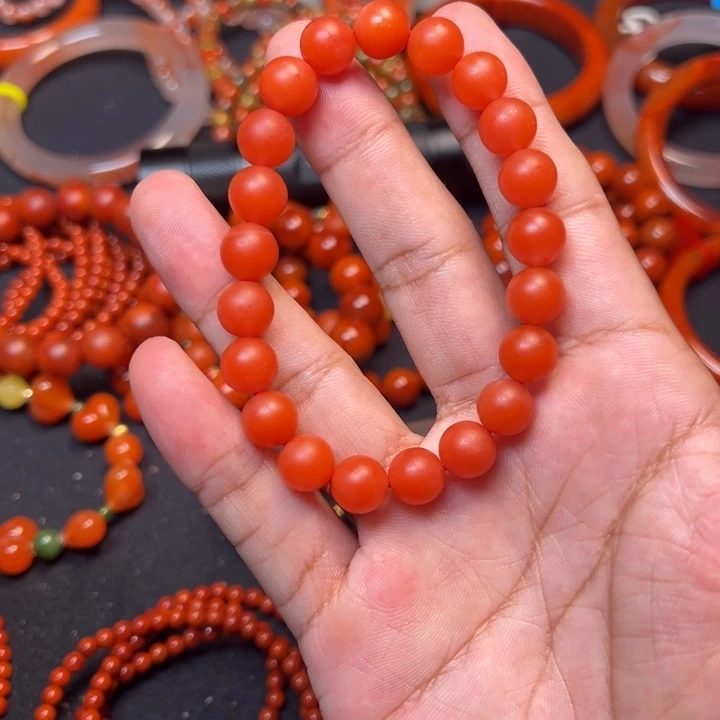 南红玛瑙未镶嵌手链有胶，有裂