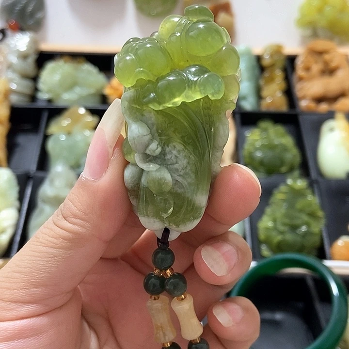 未镶嵌蛇纹石玉挂件