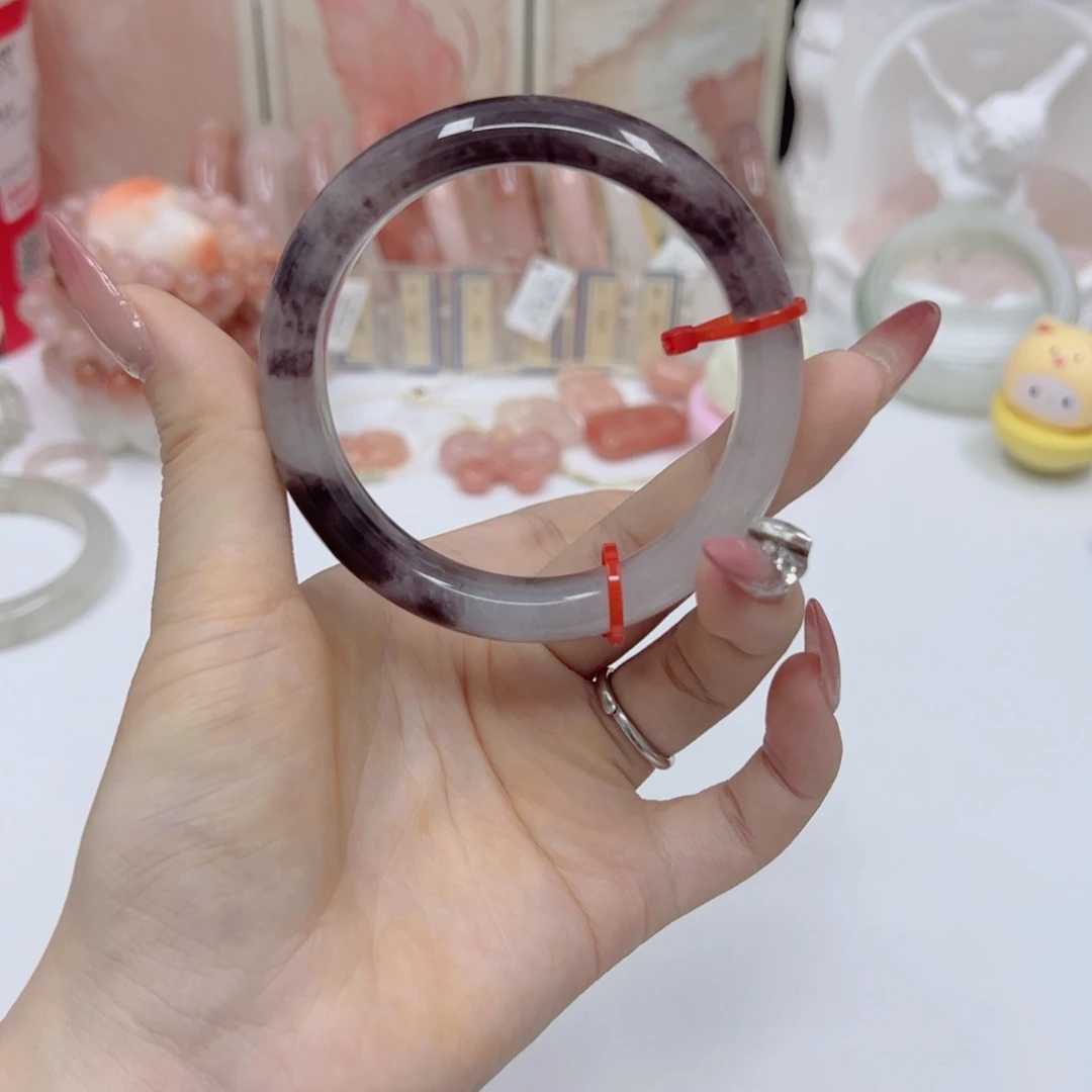 柠****石英质玉未镶嵌手镯