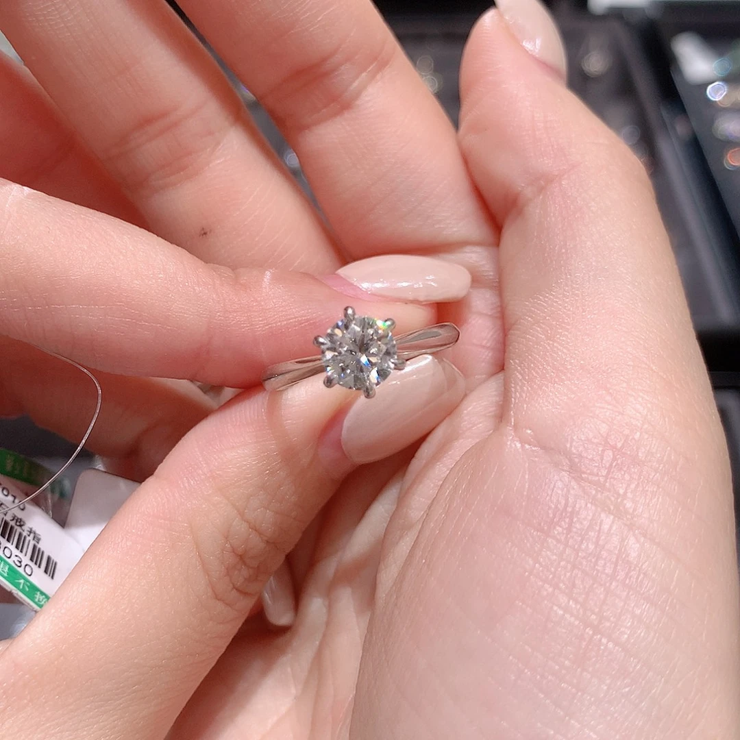 王***否合成钻石颈饰铂Pt950镶嵌11
