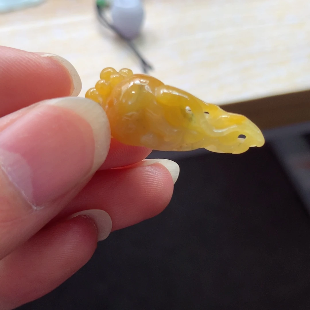 翡翠未镶嵌颈饰吊坠