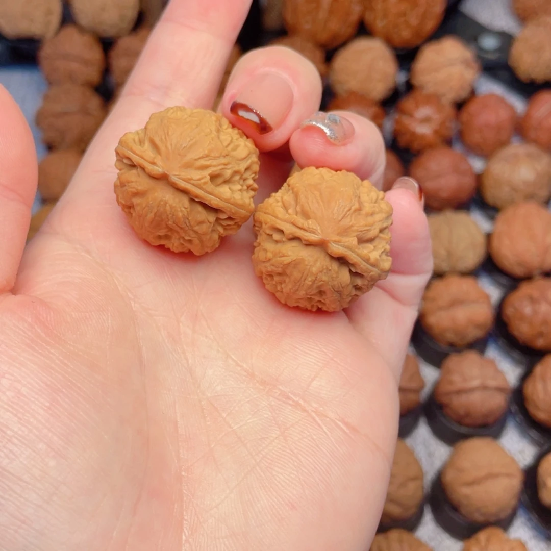 把件文玩核桃野生楸子小百财