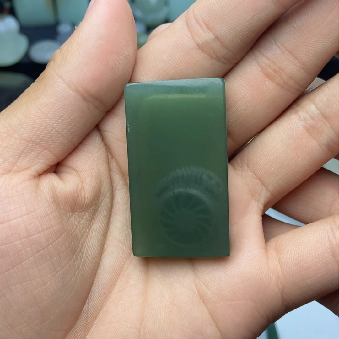 和田玉挂件未镶嵌小**?