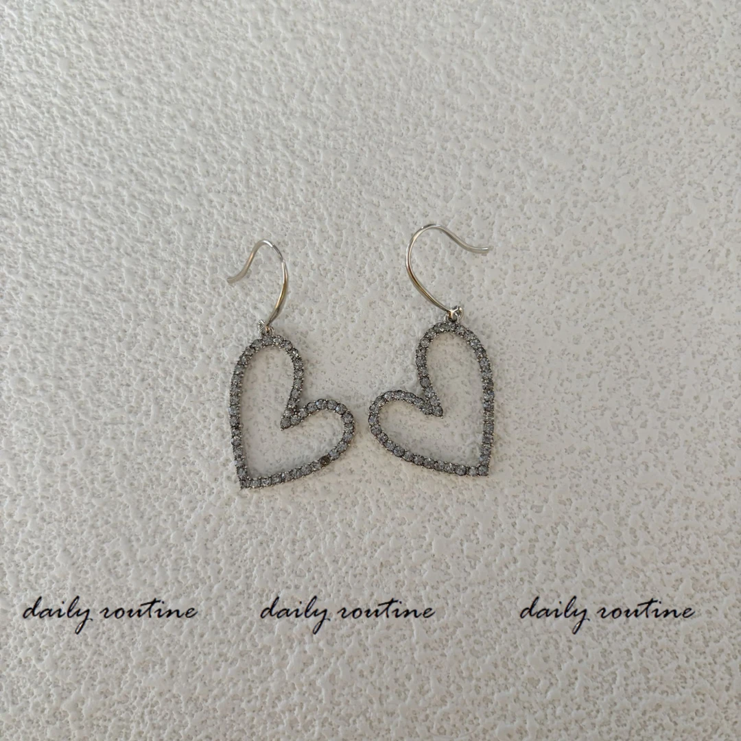 合金耳饰 【设计款】【自留】超爱的枪金色灰锆石爱心耳钩