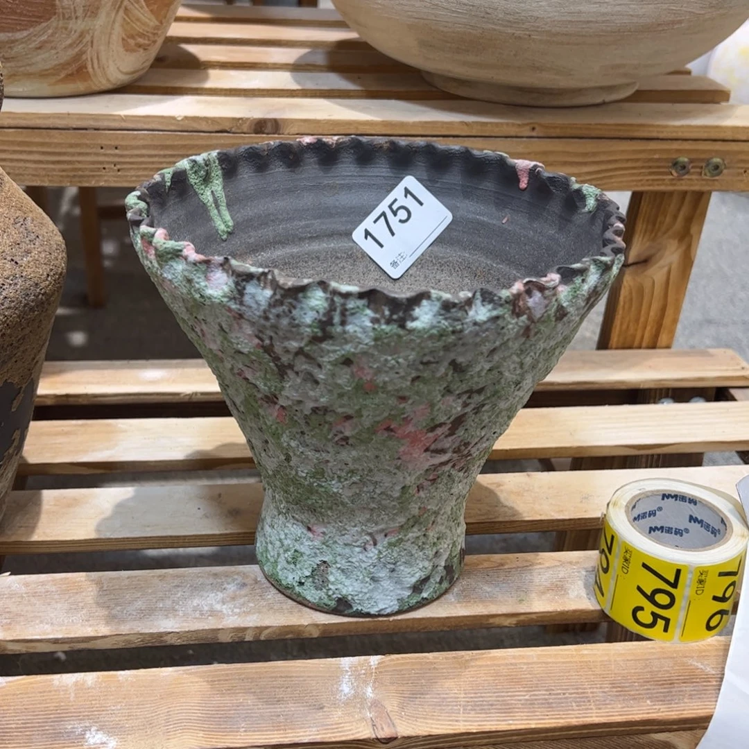 瓷片1751高17口18已打孔