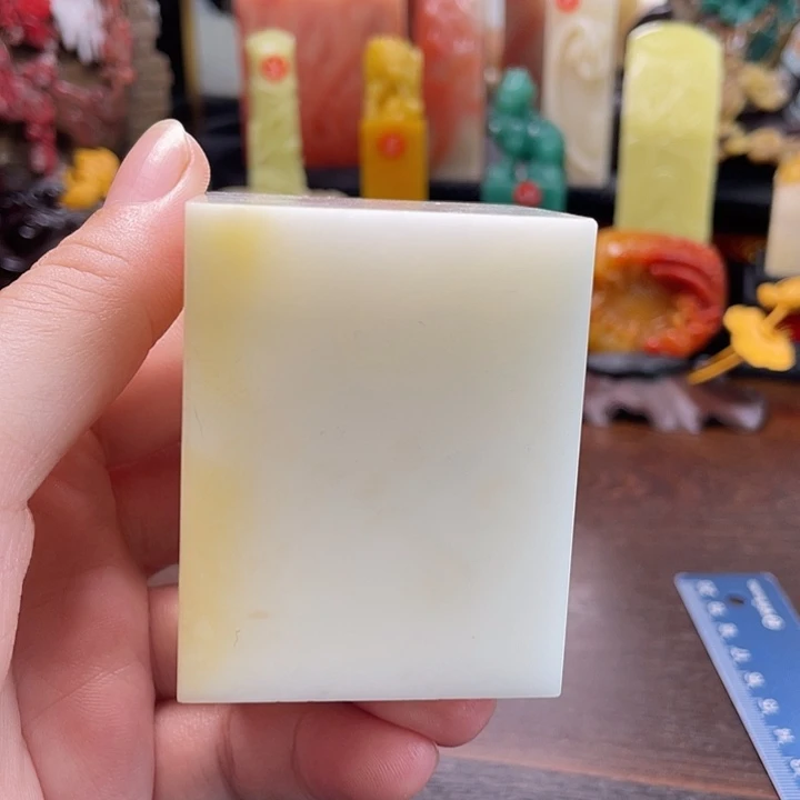老挝石刀感偏硬的