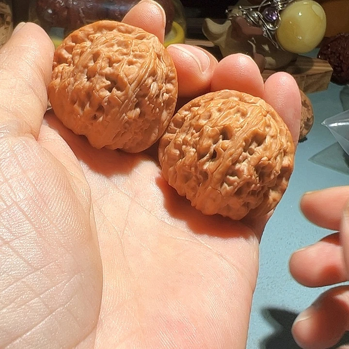 文玩核桃把件三角白38
